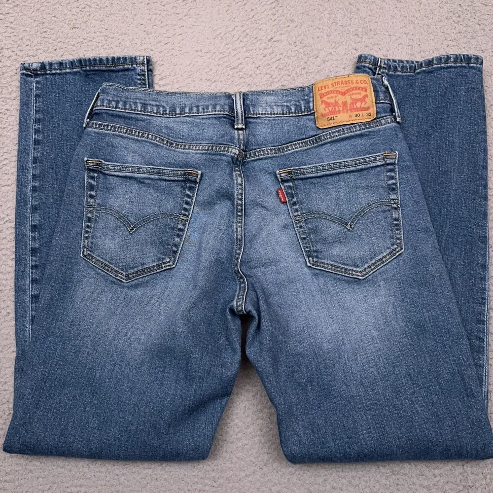 Levi's 541 Jeans Men's 31x30 Blue Athletic Taper Medium Wash Denim Stretch Faded